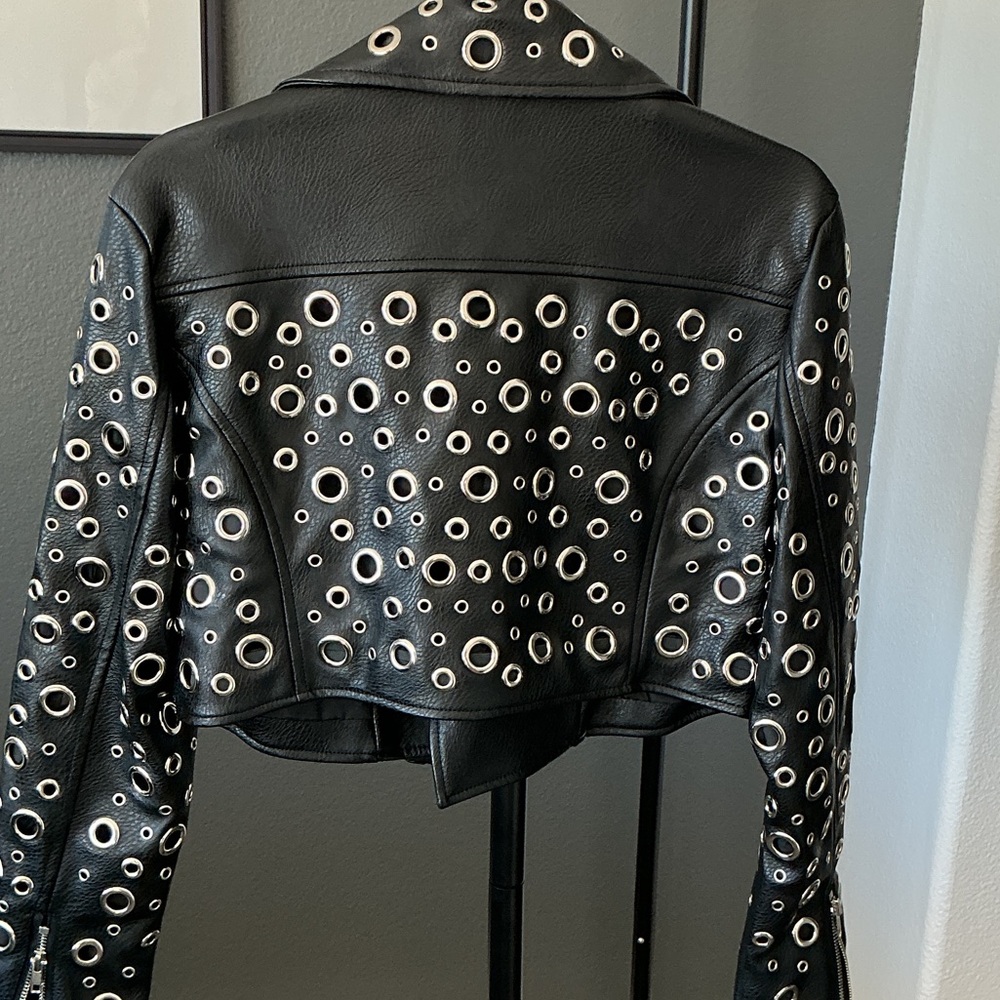 AKIRA Cropped Faux Leather Grommet Jacket M - Picture 2 of 3